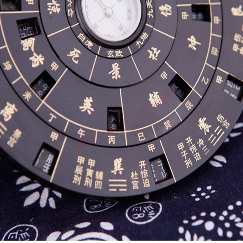 Qimen Dunjia Yi Jing Movable Disc Rotary Table Six Union Prediction Compass