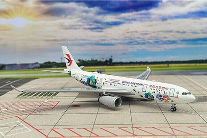 1:400 Phoenix CHINA EASTERN AIRBUS A330-200 Passenger Airplane Diecast Model