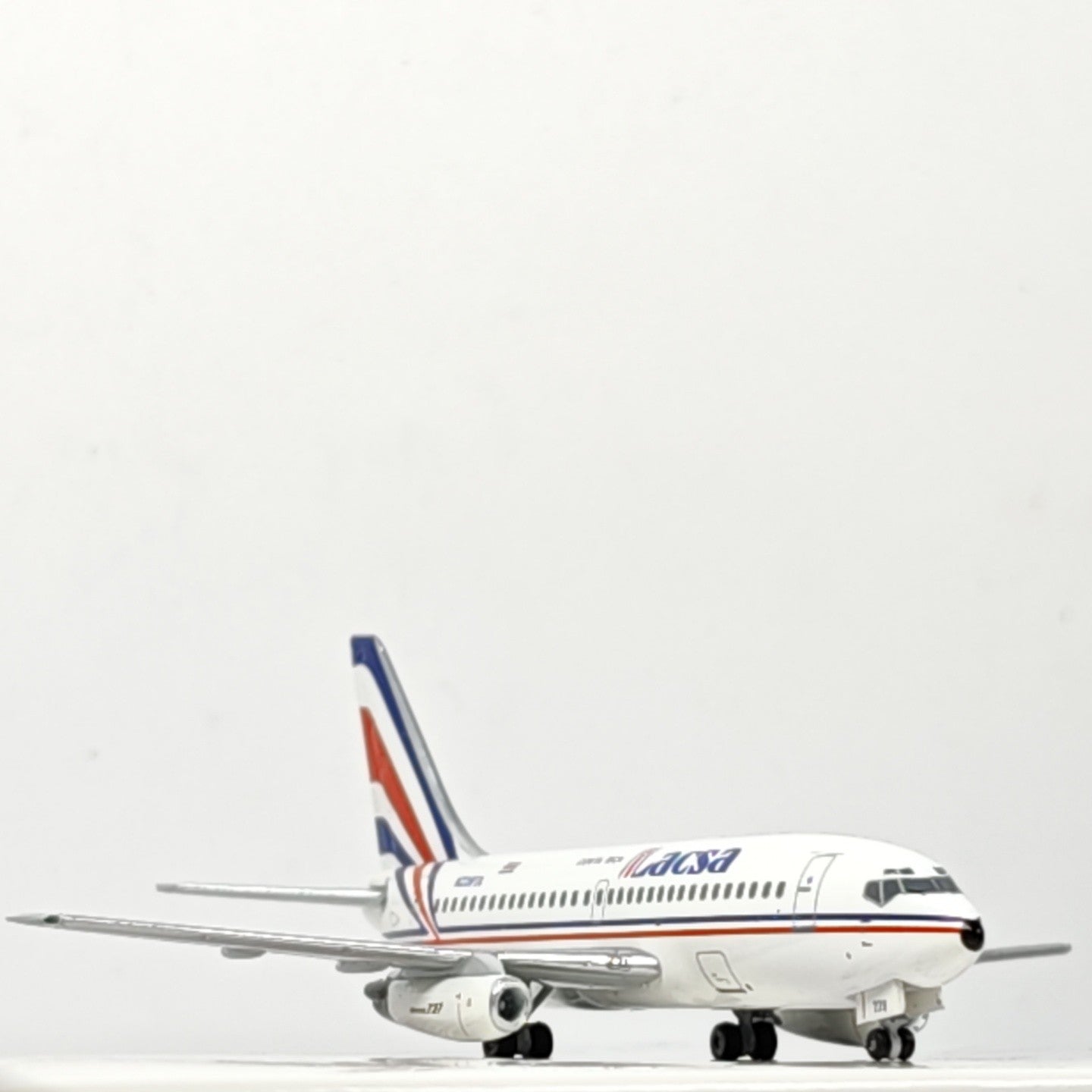 1:400 Aeroclassics LACSA Airlines Boeing 737-200 Airplane Diecast Plane Model