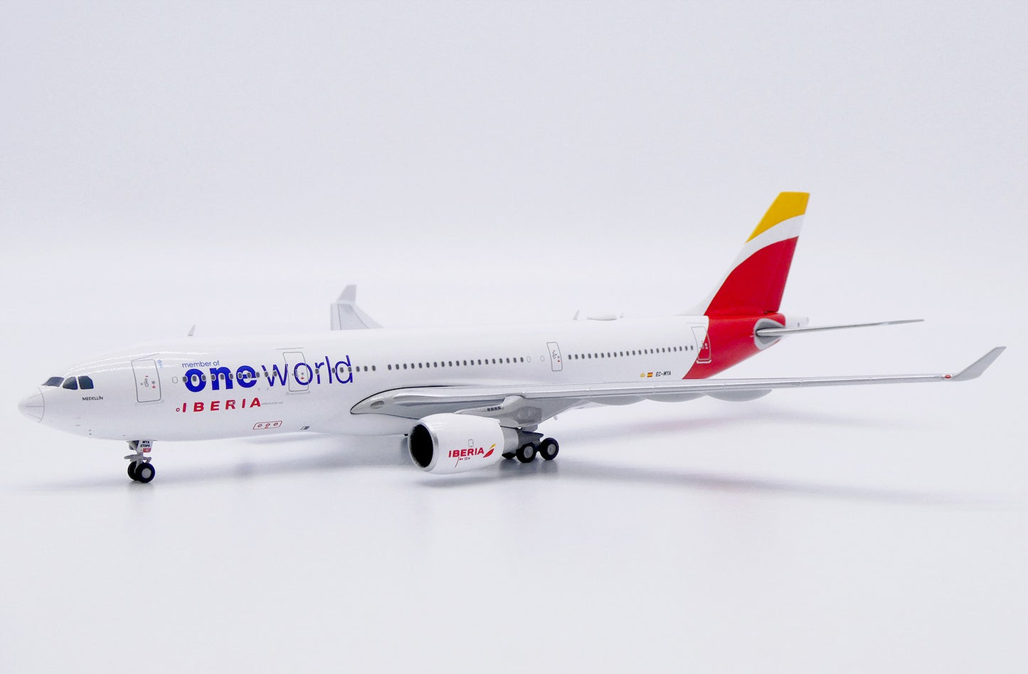 1:400 JC Wings Iberia Airbus A330-200 Passenger Airplane Diecast Aircraft Model