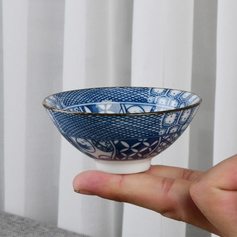 Blue-and-white porcelain tea cup for Pu'er tea Chinese kungfu tea cup Jingdezhen