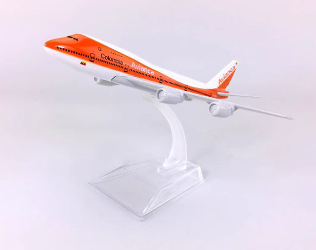 16CM Avianca Colombia Boeing 747-200 Passenger Airplane Diecast Aircraft Model