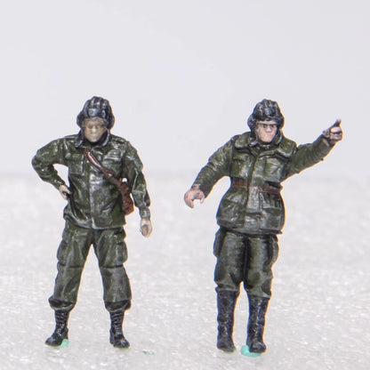 AM 1/72 Russian Tank Repairman Vehicle Repairman 6-Person Model Without Tanks