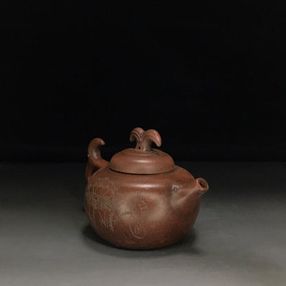 Chinese Yixing Zisha Clay Handmade Exquisite Teapot （有余（鱼） 底款：吴月亭））