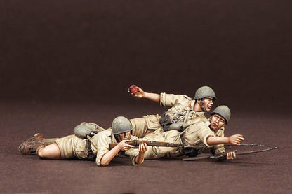 1:35 resin figure model 3 soldiers Unassembled Unpainted
