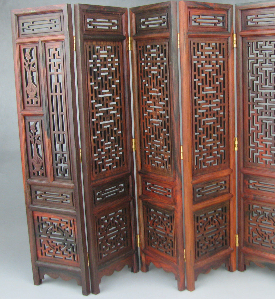 China Rosewood Suanzhi Wood Carved Flower Design Small Folding Screen 9.7"