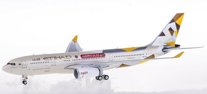 1:200 30CM Phoenix ETIHAD AIRWAYS AIRBUS A330-200 Passenger Plane Diecast Model