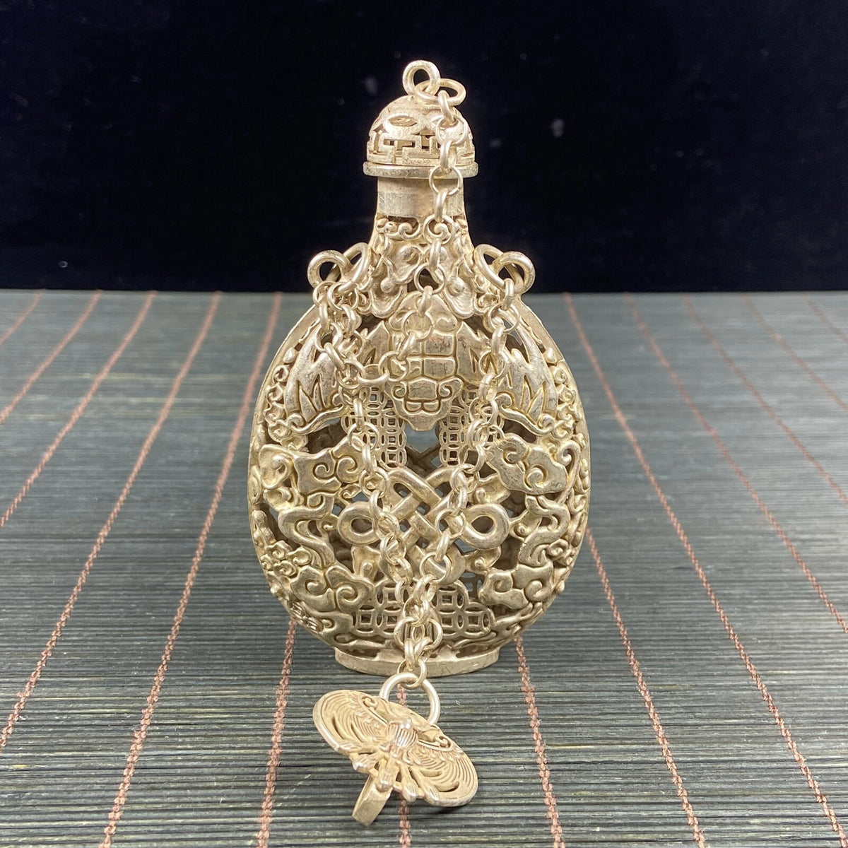 Collectibles Tibetan silver Handmade Statue Exquisite Snuff Bottles