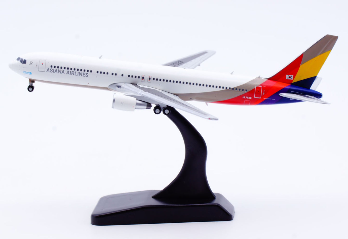 1:400 JC Wings Asiana B767-300 HL7528 Passenger Airplane Diecast Aircraft Model