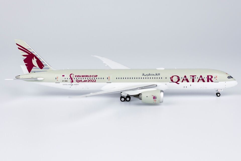 1:400 NG Model QATAR BOEING 787-9 Passenger Airplane Diecast Aircraft Model