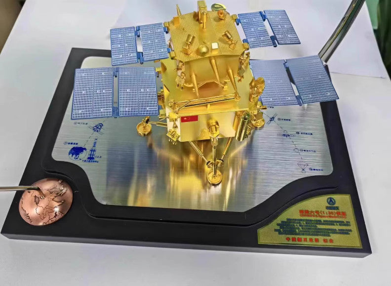 1:30 35CM Chang'e-6 Probe Lunar Rover Diecast Lunar Lander Model Collection