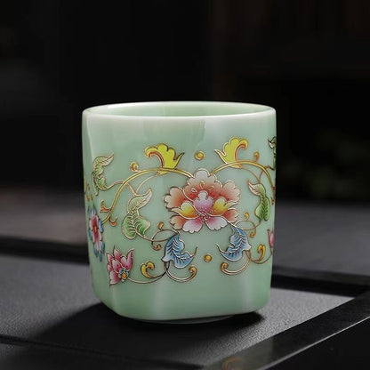 chinese jingdezhen porcelain enamel color tea cup：flower