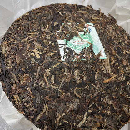 Dawn Light, 2007 KONG QUE ZHI XIANG QI ZI BING CHA Puer Raw Green Cake 357g