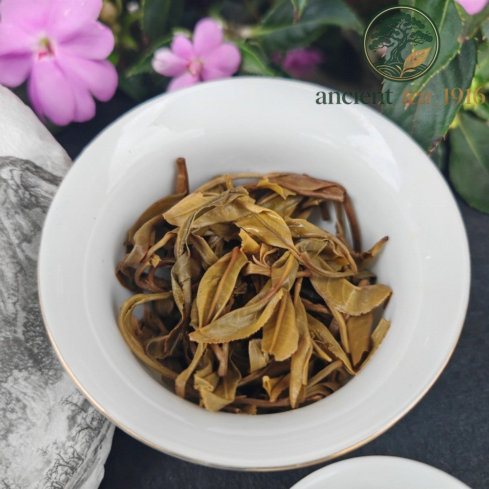 357g 2020 Spring Ancient Tree Yi Wu Raw Tea Cake Pu Erh Tea Cake