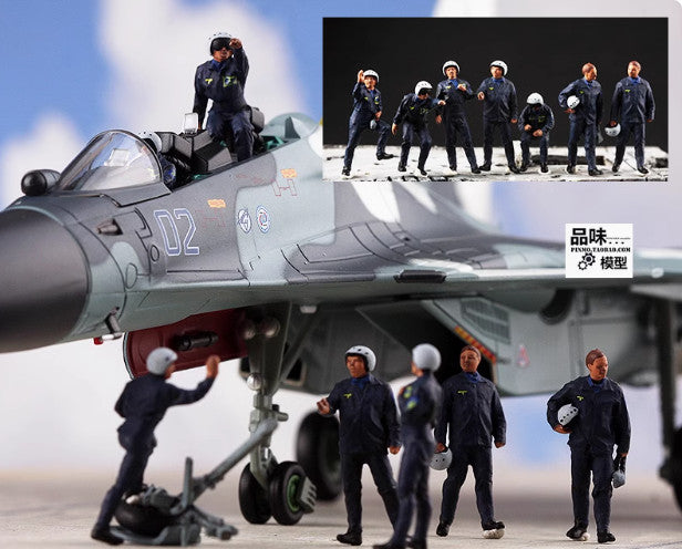 NEW 1/72 Russian Air Force pilot ground crew 7 soldiers（Airplane not included）