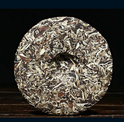 Yunnan White Buds Raw Ancient Tree UnCooked Pu erh Tea,Moon light puer Cake 357g