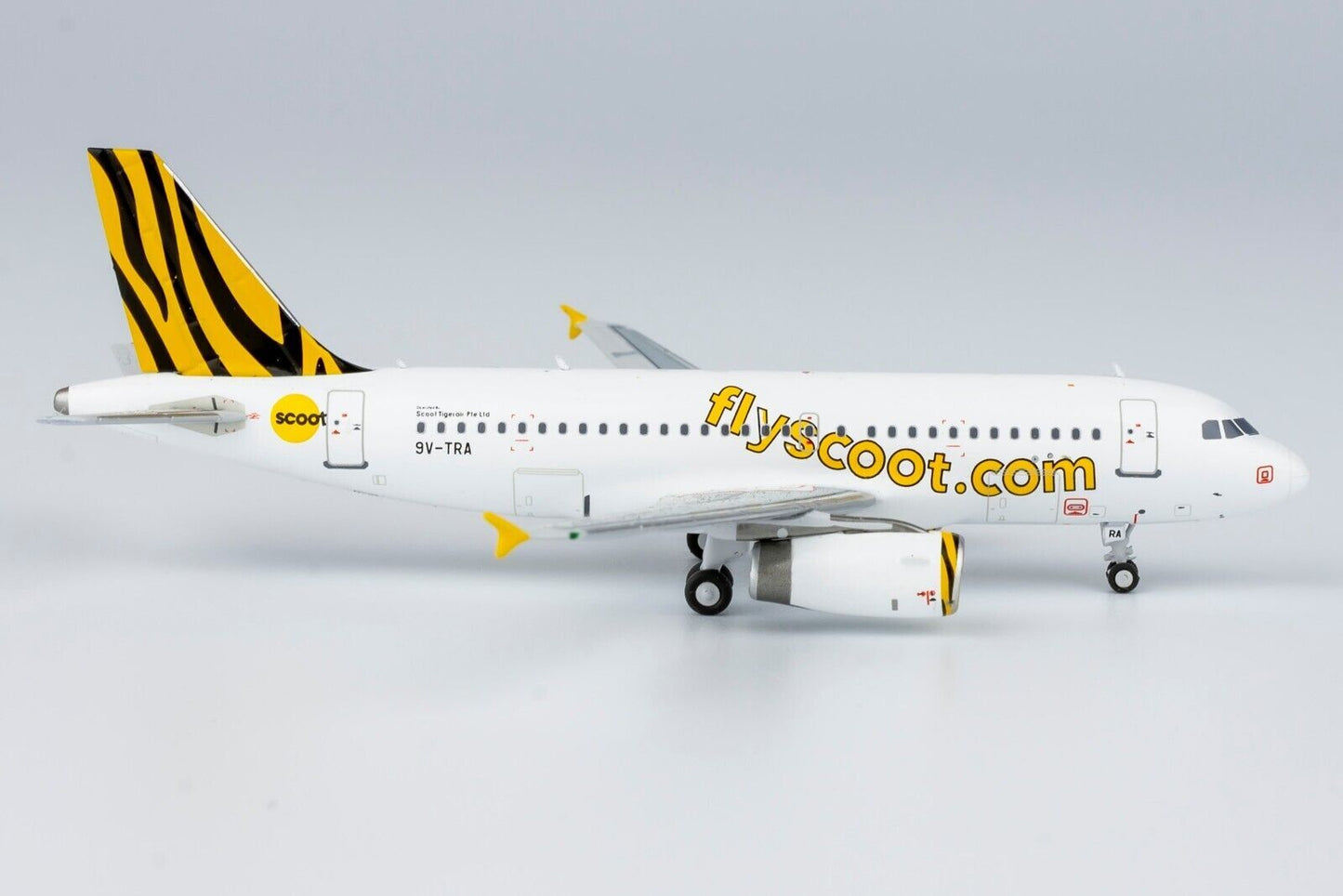 1:400 NG Model Scoot AIRBUS A319 Passenger Airplane Diecast Aircraft Plane Model