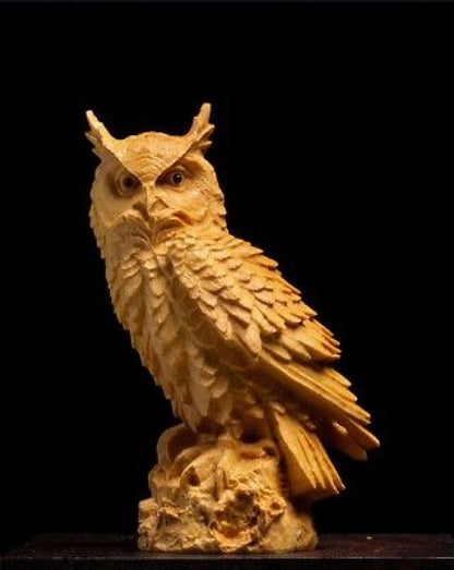 CC1203B -- 9 CM High Carved Boxwood Carving : Vivid Smart Owl