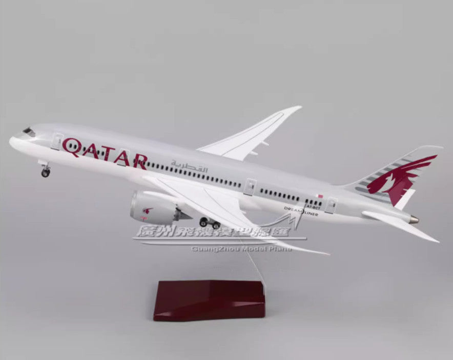 1:130 43CM QATAR BOEING 787 Passenger Airplane Landing Gear Resin Aircraft Model