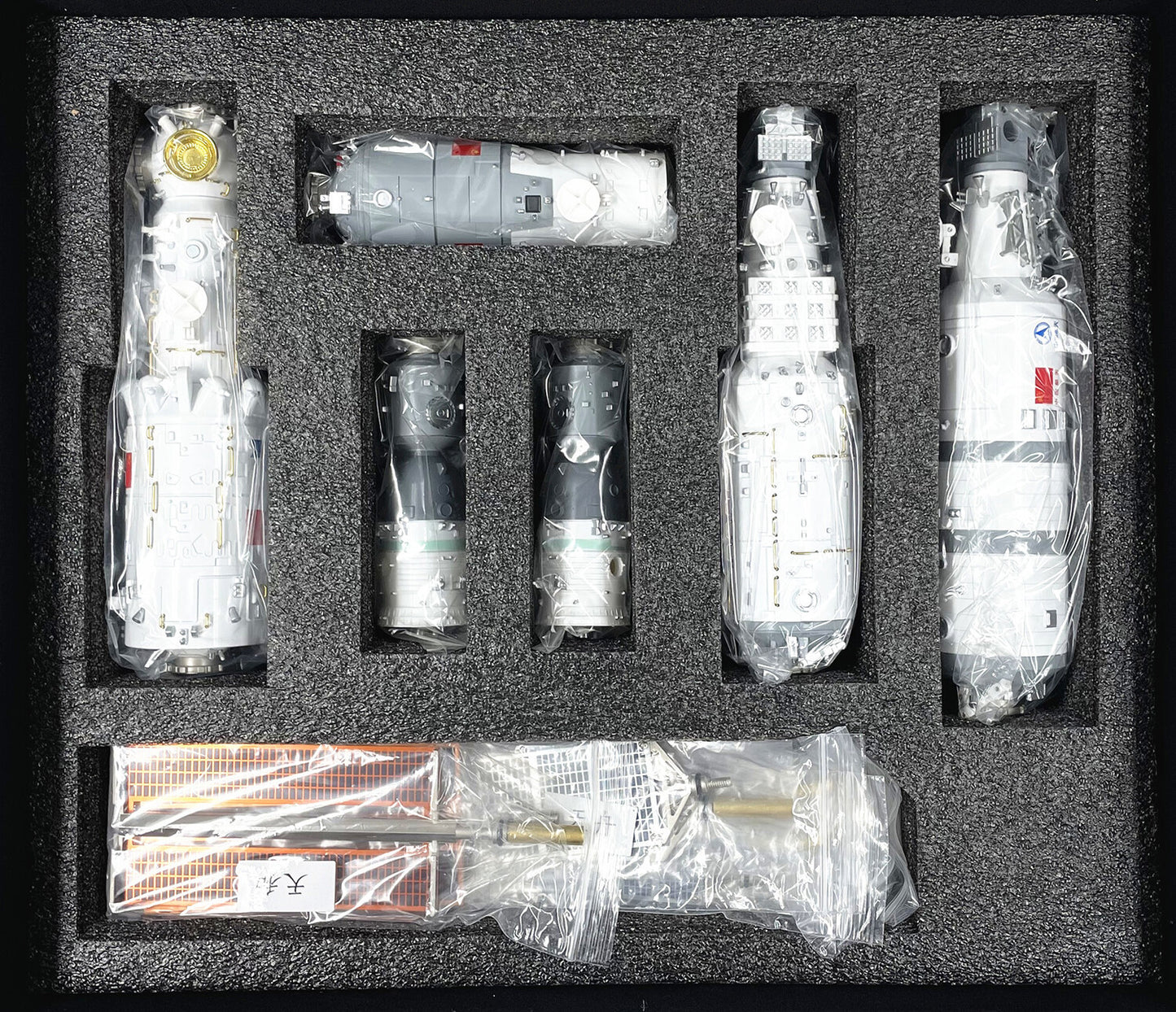 1: 90 China Aerospace Space Station Model Combination Alloy