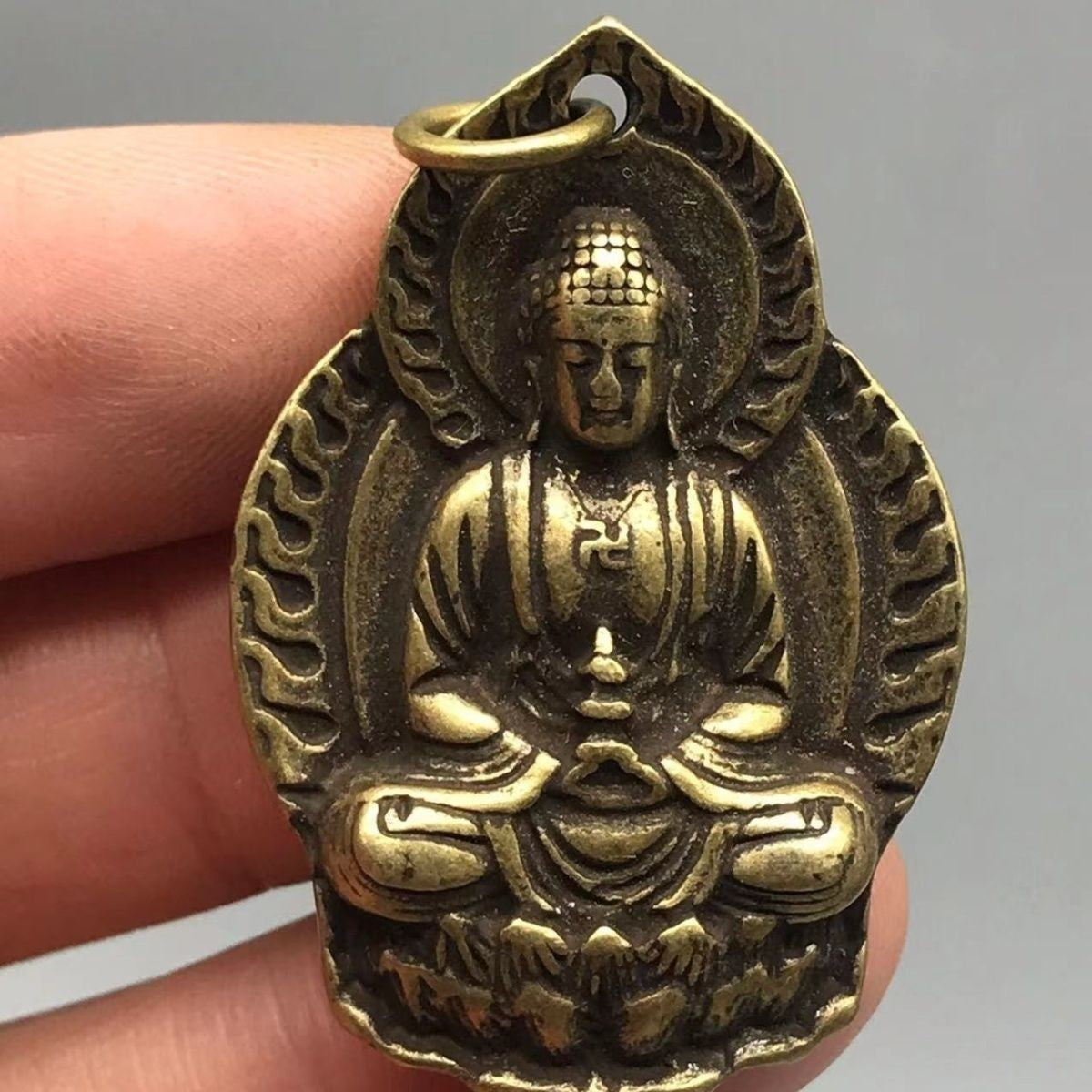 Antique Brassware Buddha Pendant Brass Sakyamuni Lotus Buddha Statue Ornament