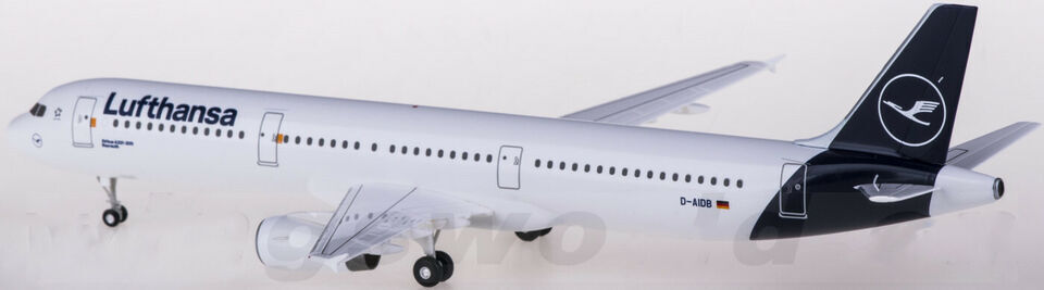 1:200 Hogan Lufthansa AIRBUS A321 Passenger Airplane ABS Plastic Aircraft Model
