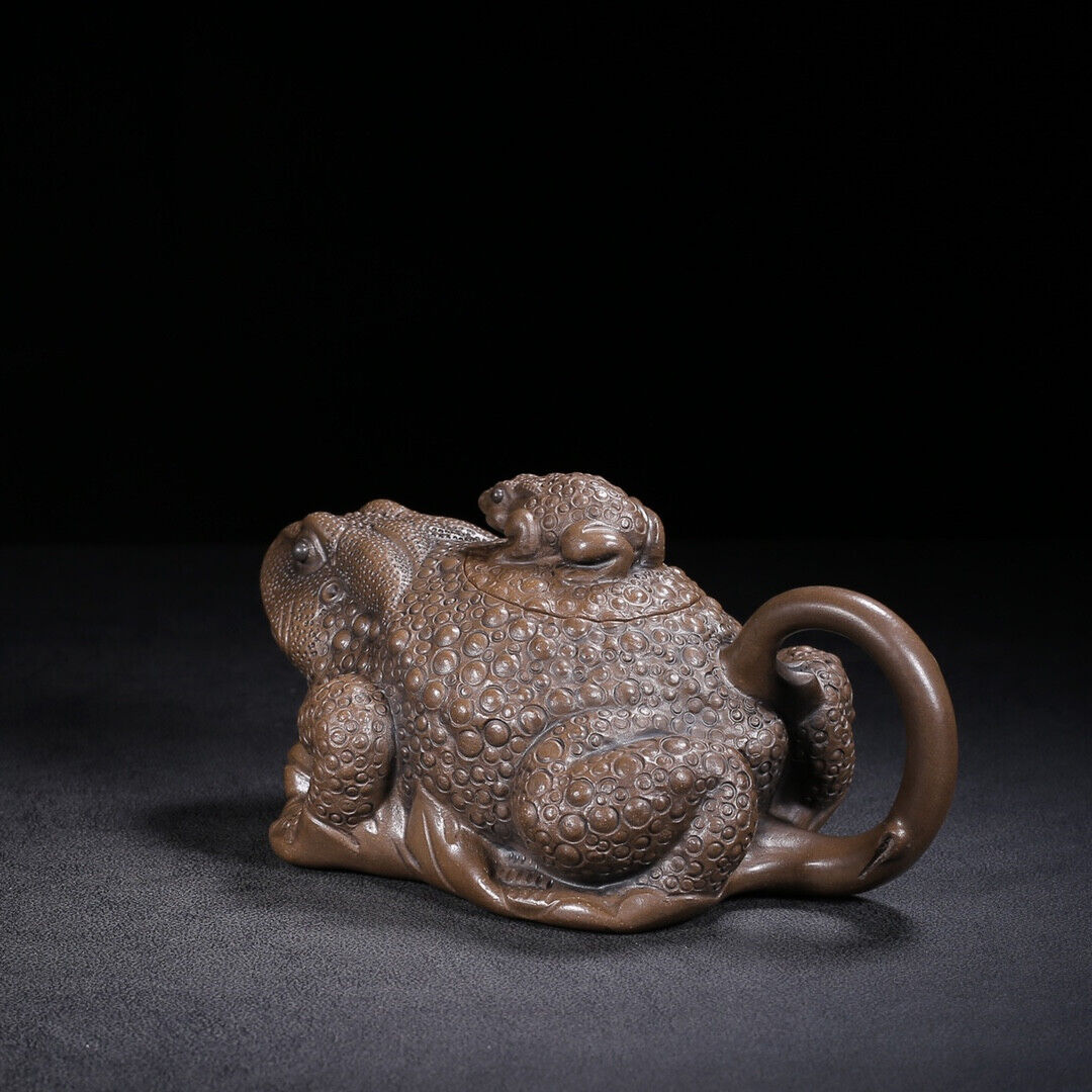 Chinese Yixing Zisha Clay Handmade Exquisite Teapot（母子金蟾 底款：友泉 ）