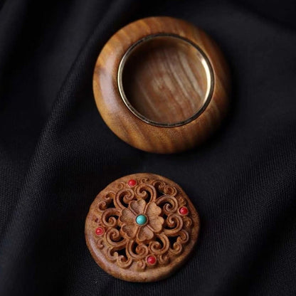 Green Sandalwood Diffuser Hollow Carved Aromatherapy Box Pendant with Cord Gift