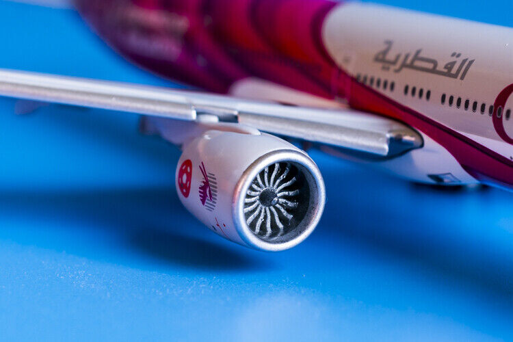 1:400 JC Wings QATAR BOEING 777-300ER Passenger Airplane Flap Down Diecast Model