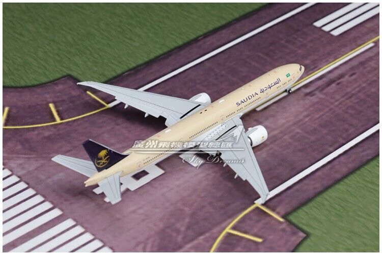 1:400 JC Wings Saudi BOEING 777-300ER Passenger Airplane Flap Down Diecast Model