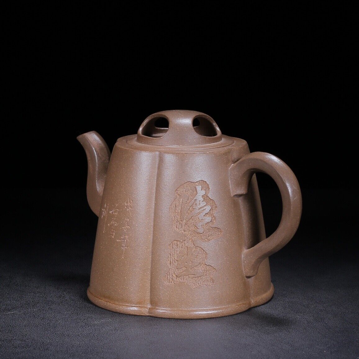 Chinese Yixing Zisha Clay Handmade Exquisite Teapot （梅花三弄 底款：周桂珍）