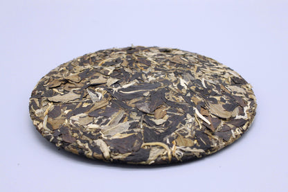 357g Yunnan Pu'er Tea White Tea Spring Tea Cake Pu'er Tea Raw Tea