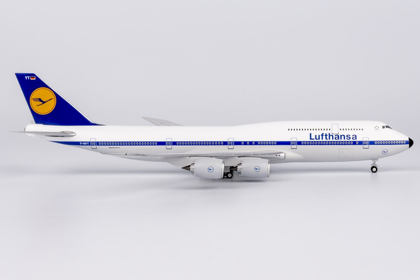 1:400 NG Models Lufthansa Plane Boeing 747-8 Diecast Aircraft Model