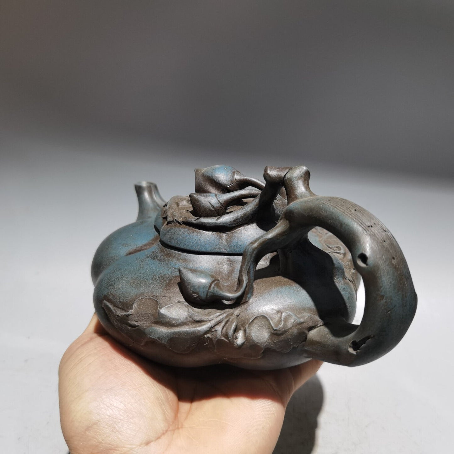 Chinese Yixing Zisha Clay Handmade Exquisite Teapot （上合桃壶 底款：蒋蓉）