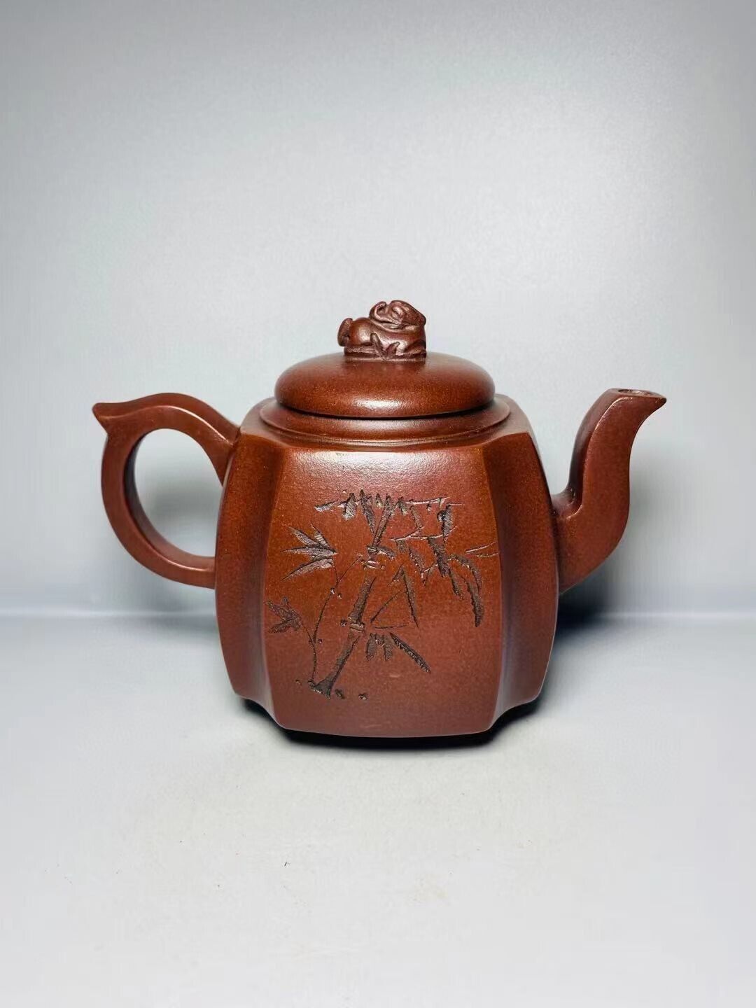 l-0Chinese Yixing Zisha Clay Handmade Exquisite Teapot （瑞兽底款：顾景舟）