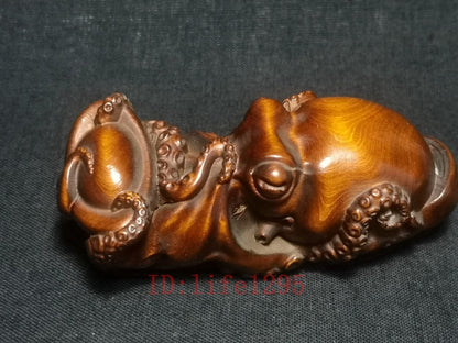 Japanese boxwood hand carved treasure octopus fish statue decoration collectable