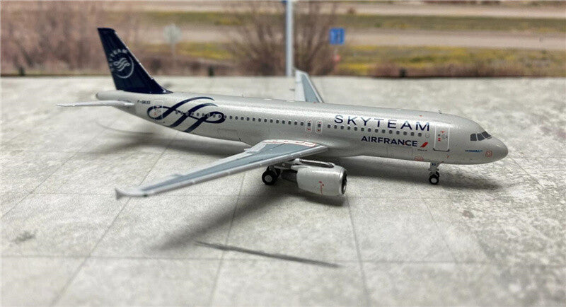PANDAMODEL AIR FRANCE SKYTEAM Airbus A320 F-GKXS 1:400 DIECAST plane Pre-built