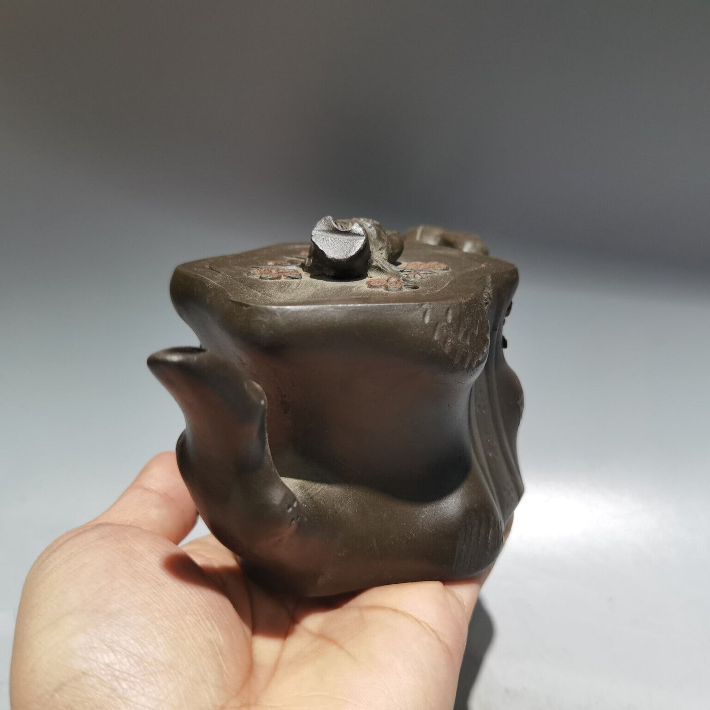 Chinese Yixing Zisha Clay Handmade Exquisite Teapot （树桩壶 底款：周桂珍)