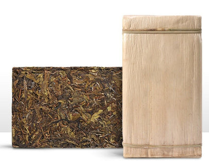 YunNan LaoBanZhang Gold leaf Ancient tree Pu 'er tea Spring Raw puerh tea