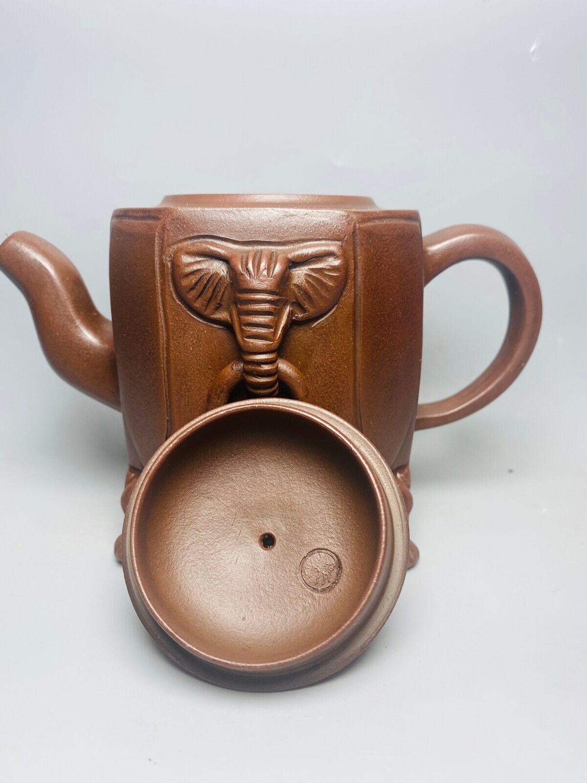 Chinese Yixing Zisha Clay Handmade Exquisite Teapot （威震四方 底款：施小马）
