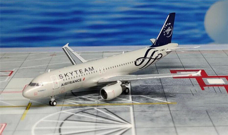 PANDAMODEL AIR FRANCE SKYTEAM Airbus A320 F-GKXS 1:400 DIECAST plane Pre-built