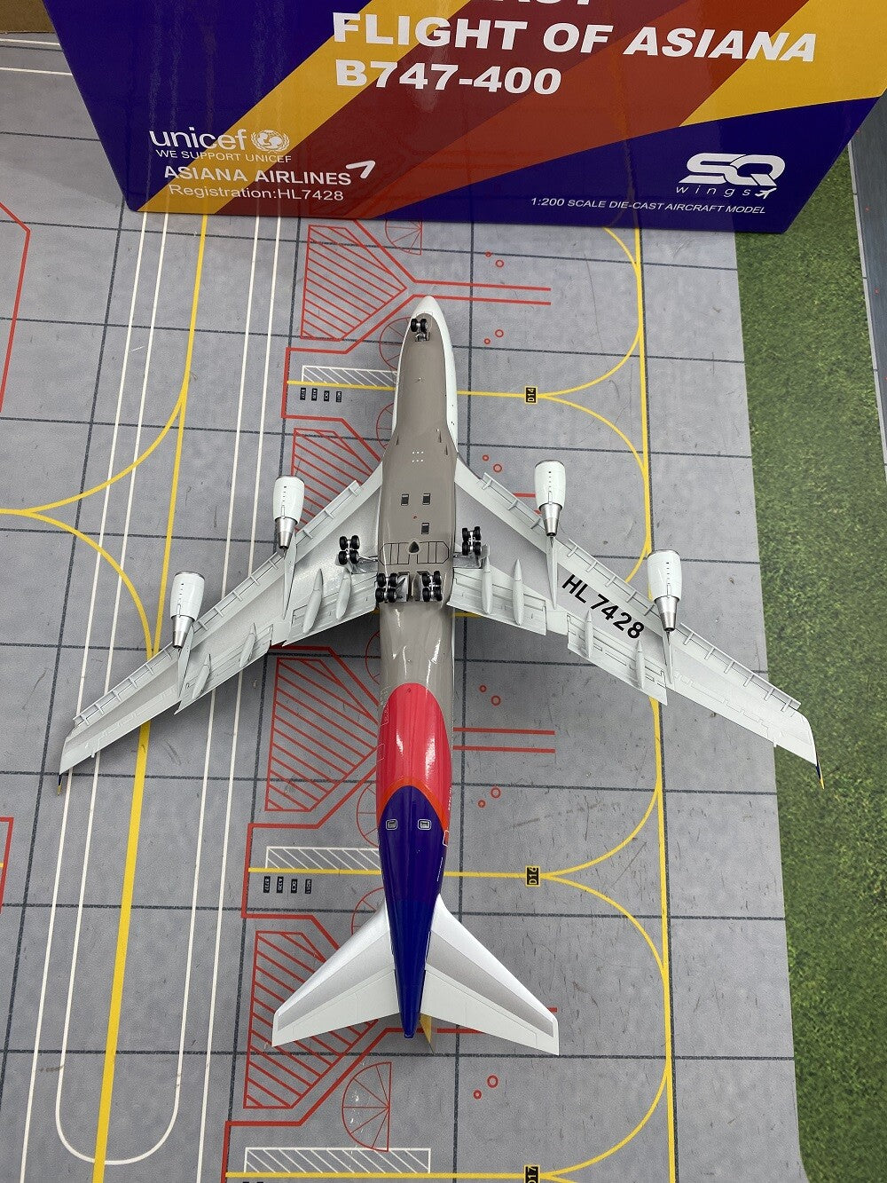 1:200 35CM SQ Wings ASIANA AIRLINES BOEING 747-400 Flap Down Plane Diecast Model