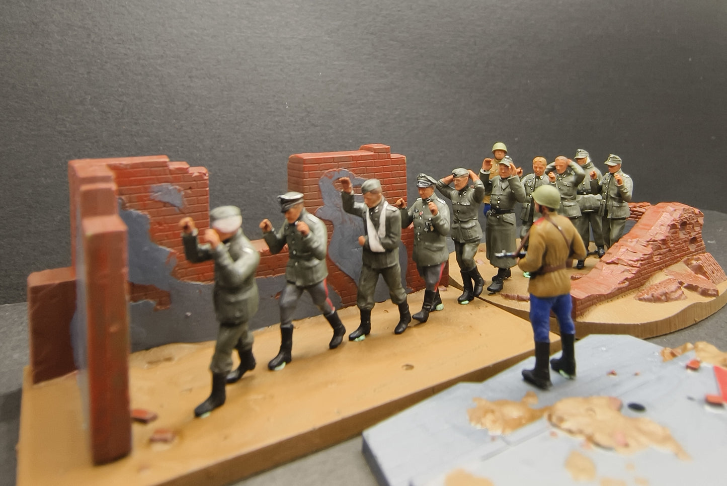 1/72 War II German prisoners and Soviet soldiers handpainted model