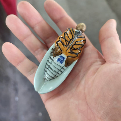 Old Beijing Chinese Porcelain Snuff Bottle Cicada Statue Painted Gilding Collect