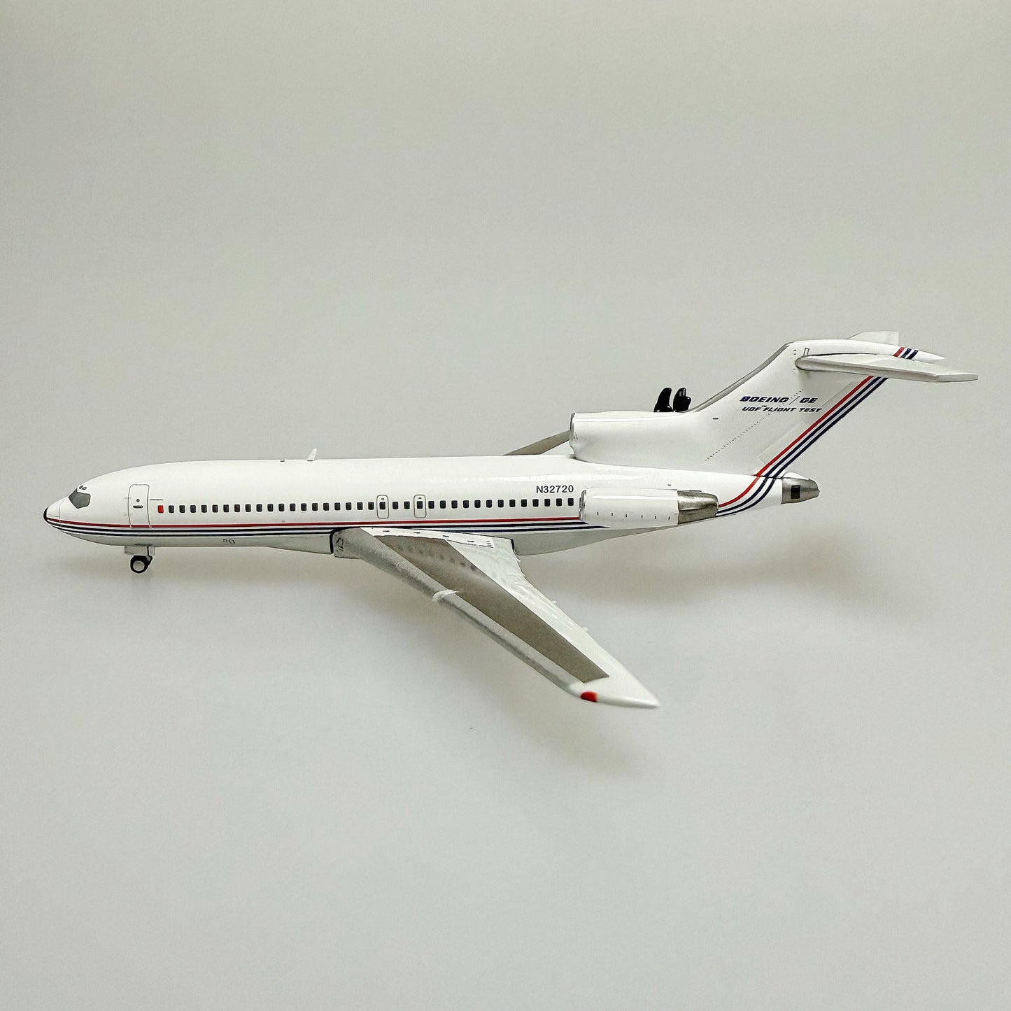 1:400 JC Wings B727-100 N32720 White with Striped Livery Diecast Aircraft Model