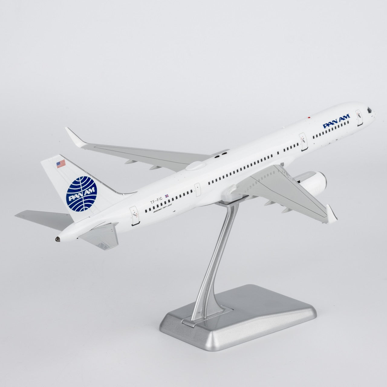 1:200 NGmodels Icelandair Boeing 757-200 Passenger Airplane Diecast Plane Model