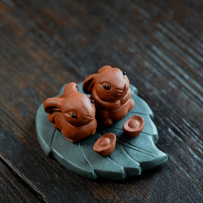 Lovely Rabbit On Leaf Statue Yixing Zisha Purple Clay Tea Pet Table Decoration