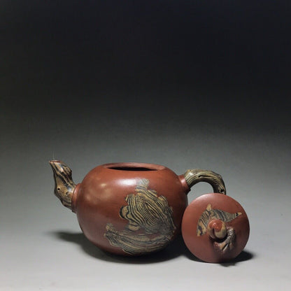 Chinese Yixing Zisha Clay Handmade Exquisite Teapot （绞泥寿桃 底款：周桂珍）