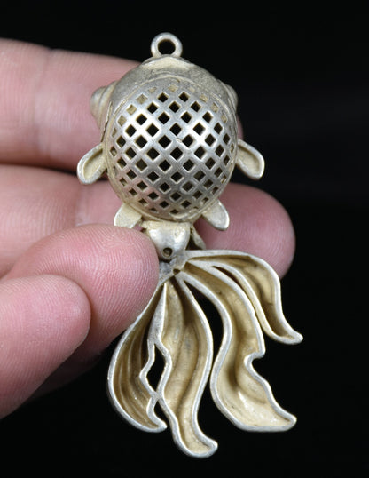 Collection Old China Tibet Silver Carving Lovely Fish Statue Amulet Pendant Gift