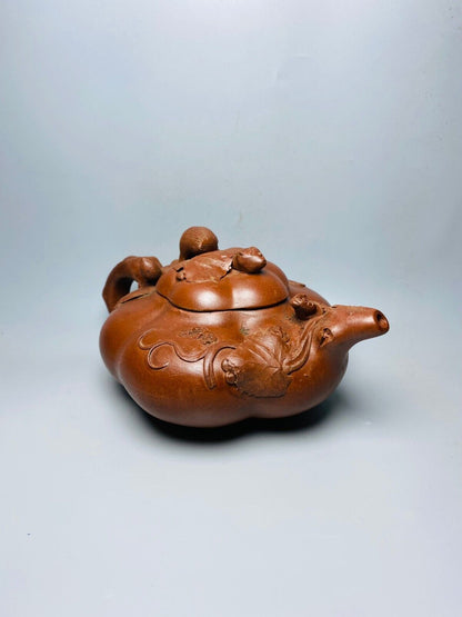 Chinese Yixing Zisha Clay Handmade Exquisite Teapot（桃子 底款：蒋蓉）